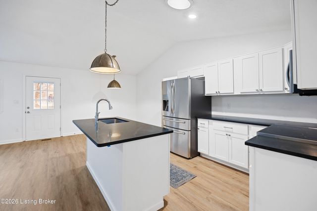 11317 Ashbrooke Gardens Dr, Louisville, KY 40229