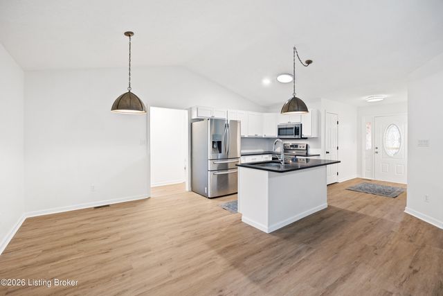 11317 Ashbrooke Gardens Dr, Louisville, KY 40229