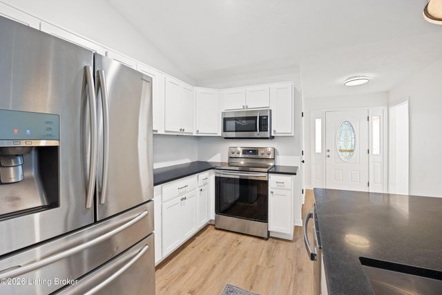 11317 Ashbrooke Gardens Dr, Louisville, KY 40229