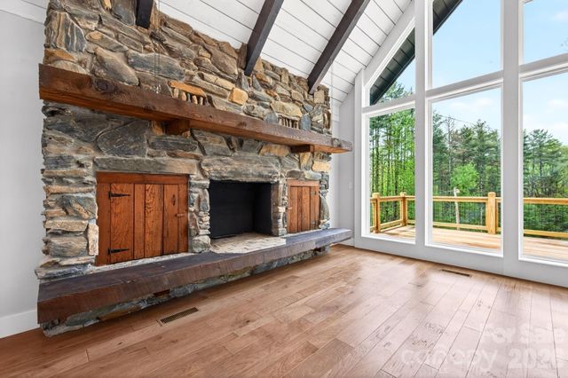 93 Horse Ring Drive, Burnsville, NC 28714