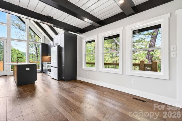 93 Horse Ring Drive, Burnsville, NC 28714