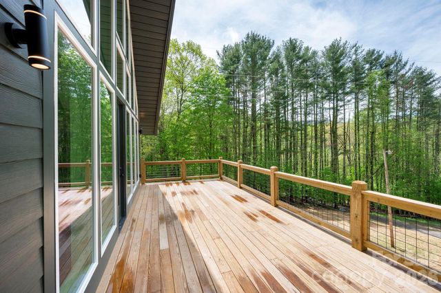 93 Horse Ring Drive, Burnsville, NC 28714
