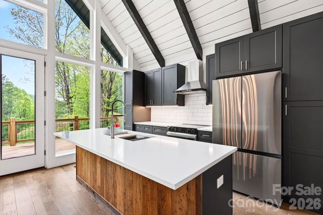 93 Horse Ring Drive, Burnsville, NC 28714
