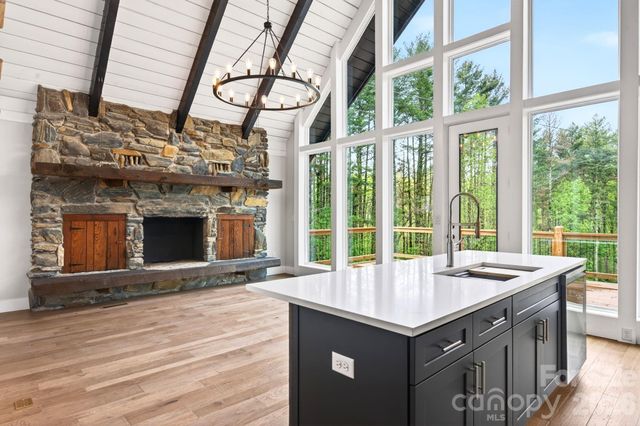 93 Horse Ring Drive, Burnsville, NC 28714