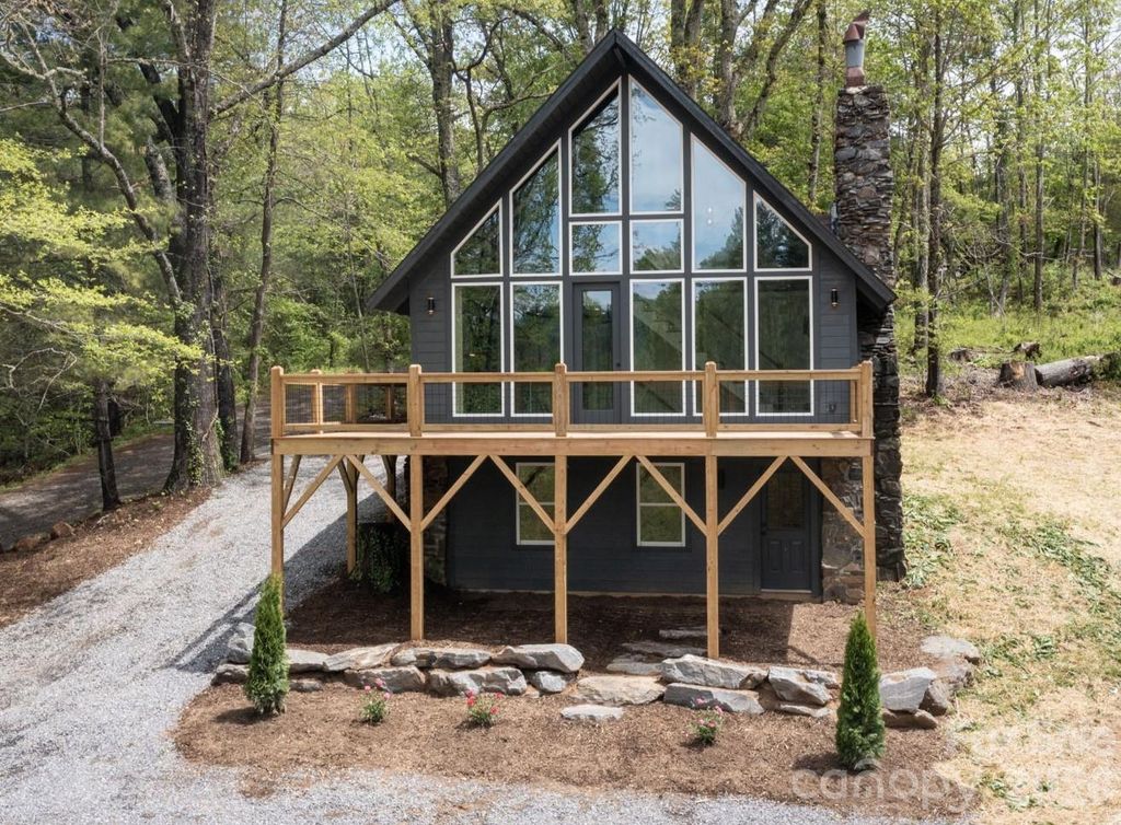 93 Horse Ring Drive, Burnsville, NC 28714