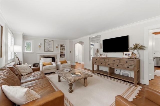 2109 W 50th Street, Westwood Hills, KS 66205