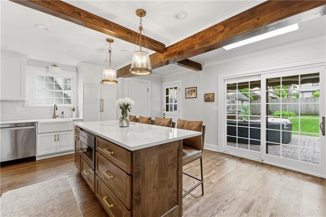 2109 W 50th Street, Westwood Hills, KS 66205