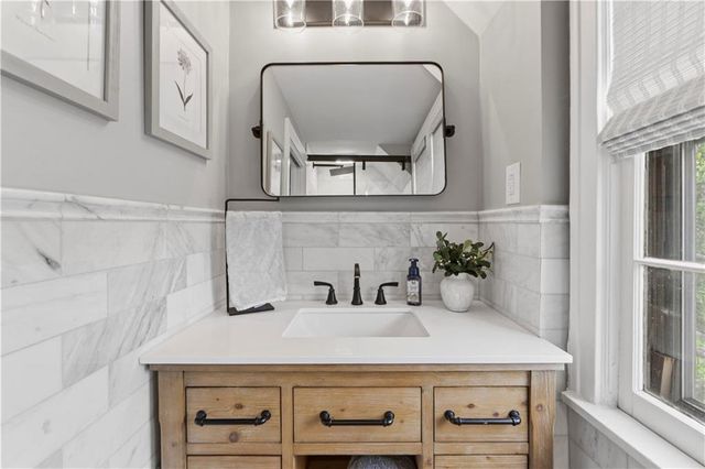 2109 W 50th Street, Westwood Hills, KS 66205