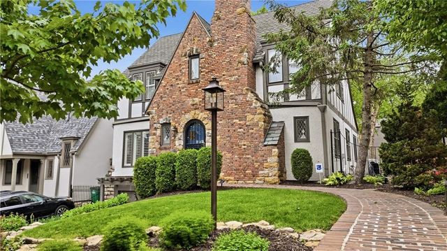 2109 W 50th Street, Westwood Hills, KS 66205