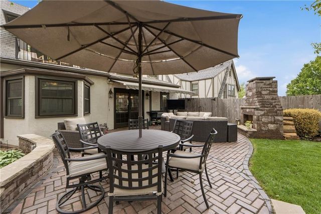 2109 W 50th Street, Westwood Hills, KS 66205