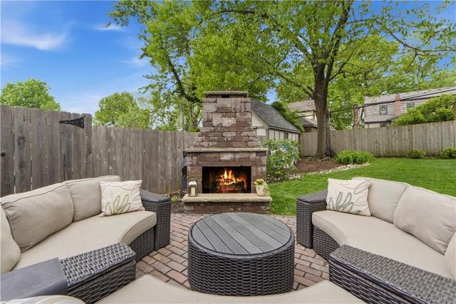 2109 W 50th Street, Westwood Hills, KS 66205