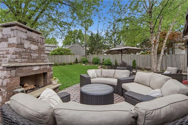 2109 W 50th Street, Westwood Hills, KS 66205