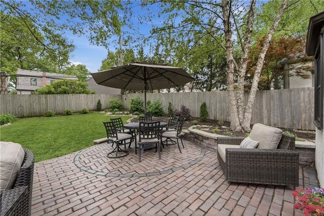 2109 W 50th Street, Westwood Hills, KS 66205