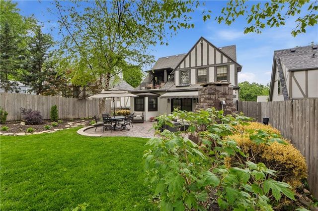 2109 W 50th Street, Westwood Hills, KS 66205