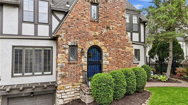 2109 W 50th Street, Westwood Hills, KS 66205