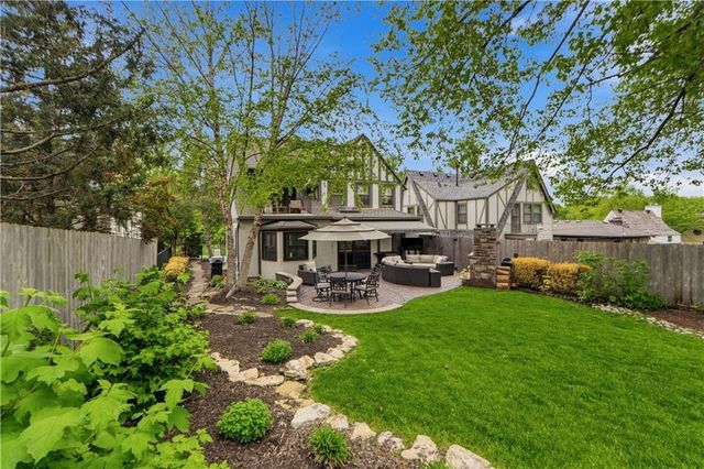 2109 W 50th Street, Westwood Hills, KS 66205