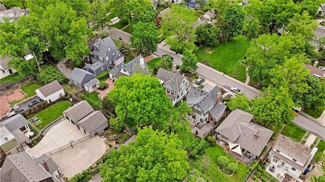 2109 W 50th Street, Westwood Hills, KS 66205