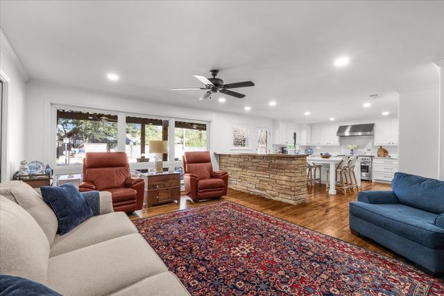 4612 Holiday Lane W, North Richland Hills, TX 76180