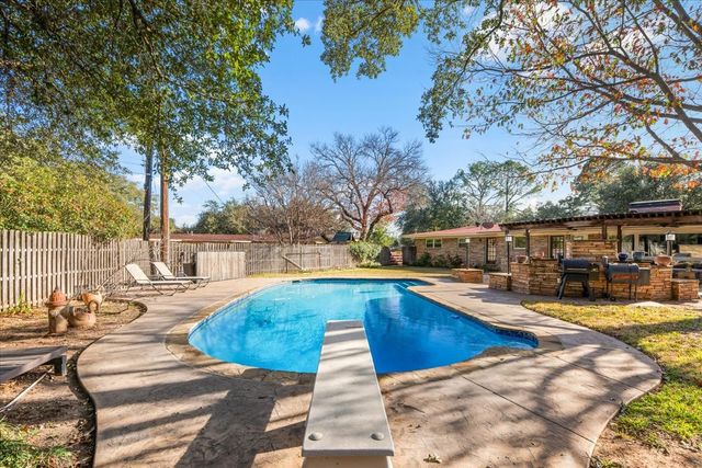 4612 Holiday Lane W, North Richland Hills, TX 76180