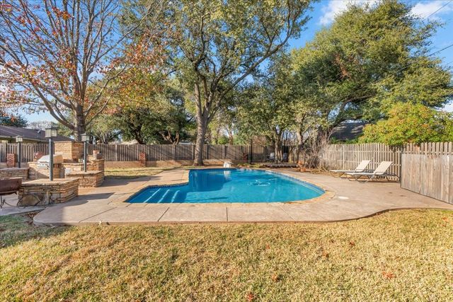 4612 Holiday Lane W, North Richland Hills, TX 76180