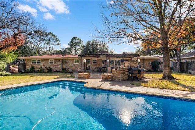 4612 Holiday Lane W, North Richland Hills, TX 76180