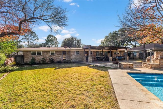 4612 Holiday Lane W, North Richland Hills, TX 76180