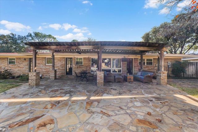 4612 Holiday Lane W, North Richland Hills, TX 76180