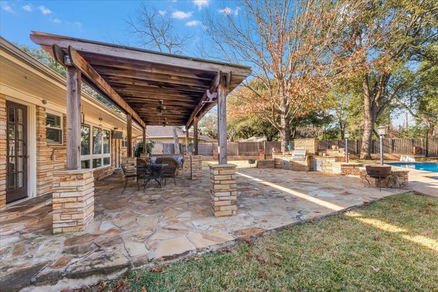 4612 Holiday Lane W, North Richland Hills, TX 76180