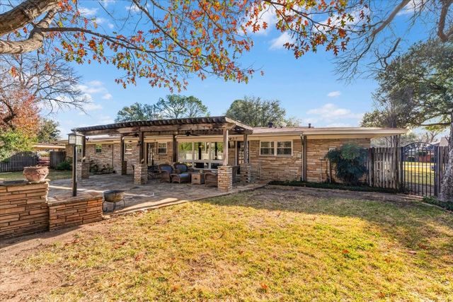 4612 Holiday Lane W, North Richland Hills, TX 76180