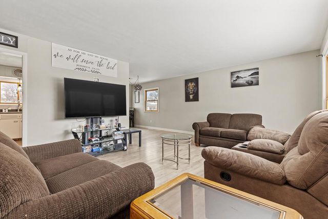 215 N Hill Street, Marshall, MN 56258