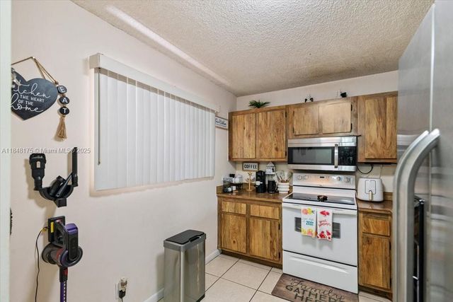 17000 NW 67th Ave 347, Hialeah, FL 33015