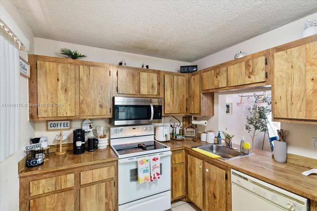 17000 NW 67th Ave 347, Hialeah, FL 33015