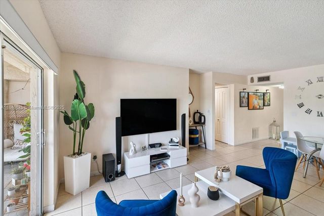 17000 NW 67th Ave 347, Hialeah, FL 33015