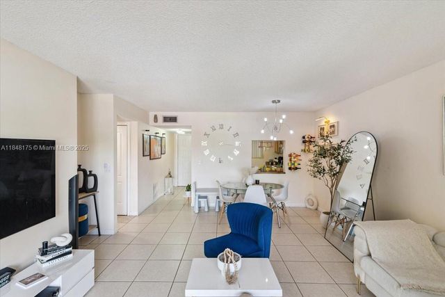 17000 NW 67th Ave 347, Hialeah, FL 33015