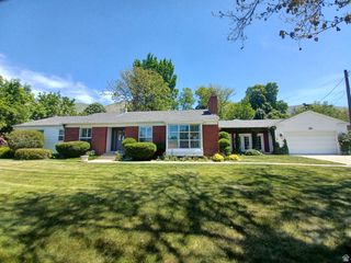 574 N 400 E, Centerville, UT 84014