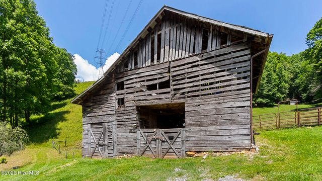 1740 Windingstairs Road, Topton, NC 28781