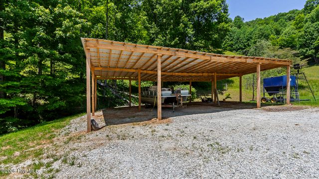 1740 Windingstairs Road, Topton, NC 28781
