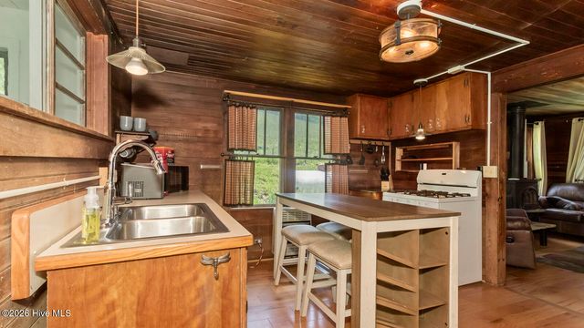 1740 Windingstairs Road, Topton, NC 28781