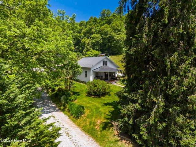 1740 Windingstairs Road, Topton, NC 28781