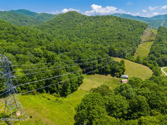 1740 Windingstairs Road, Topton, NC 28781