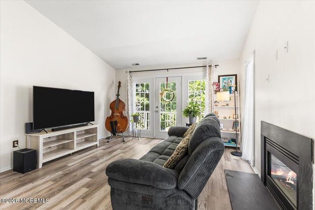 16 Pagoda Lane, Freehold, NJ 07728