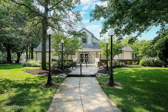 16 Pagoda Lane, Freehold, NJ 07728