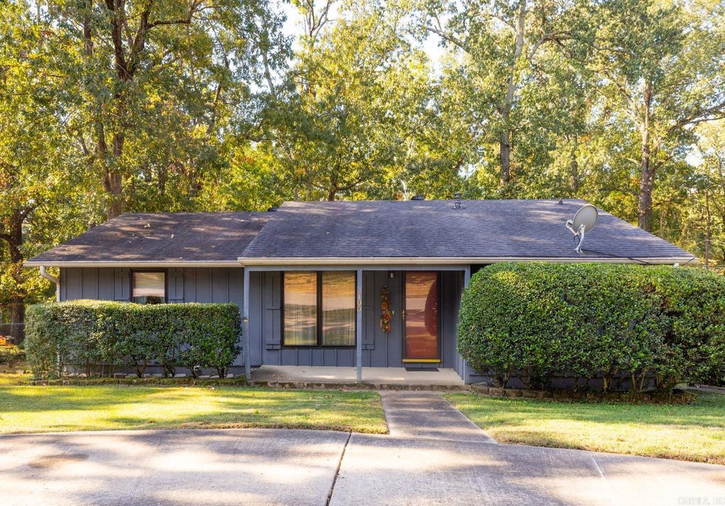 1100 Watson Place Street, Benton, AR 72015