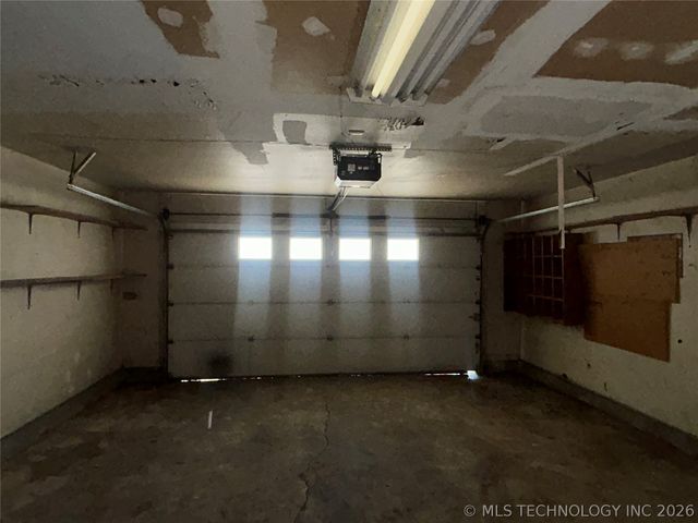 9067 E 33rd Street, Tulsa, OK 74145