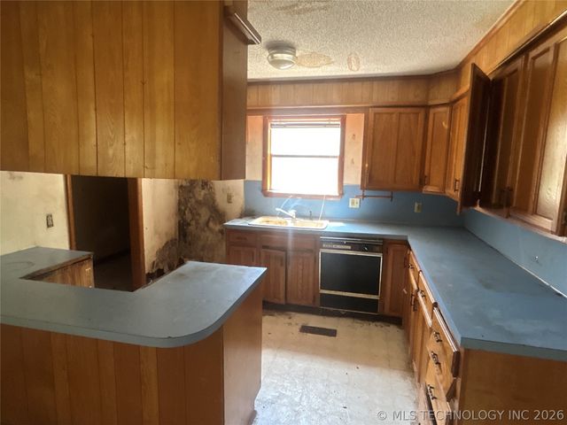 9067 E 33rd Street, Tulsa, OK 74145