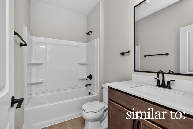8216 Mahon Court, Johnston, IA 50131