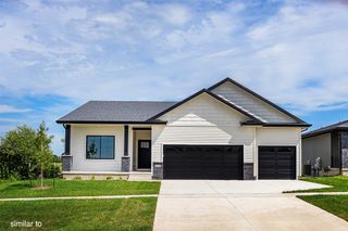 8216 Mahon Court, Johnston, IA 50131