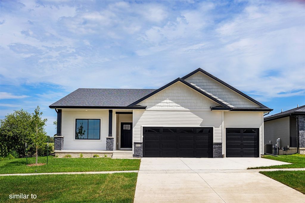 8216 Mahon Court, Johnston, IA 50131