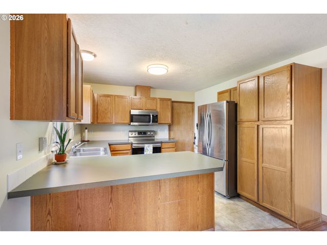 5519 Ne SKIDMORE St, Portland, OR 97218