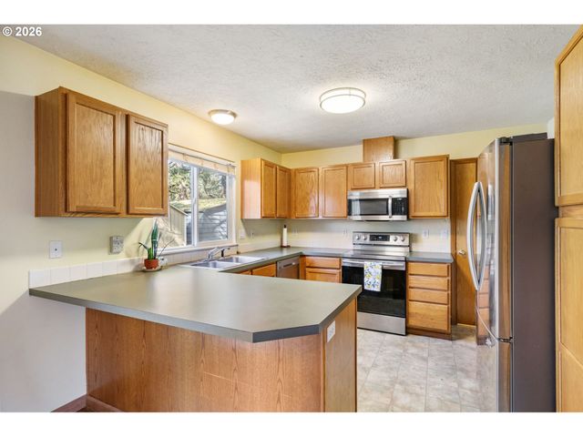 5519 Ne SKIDMORE St, Portland, OR 97218